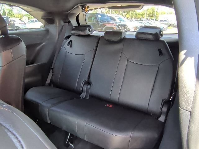Used 2025 Toyota Sienna Platinum FWD image 18