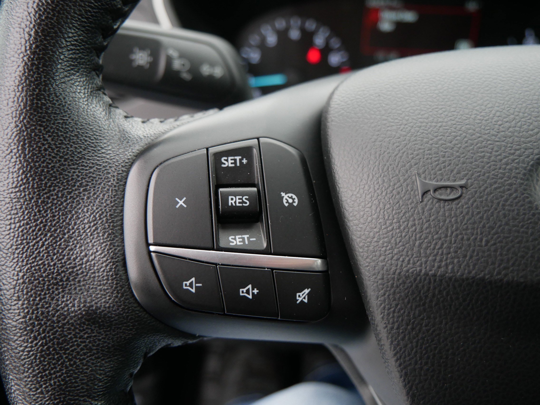 Certified 2020 Ford Escape SEL image 28