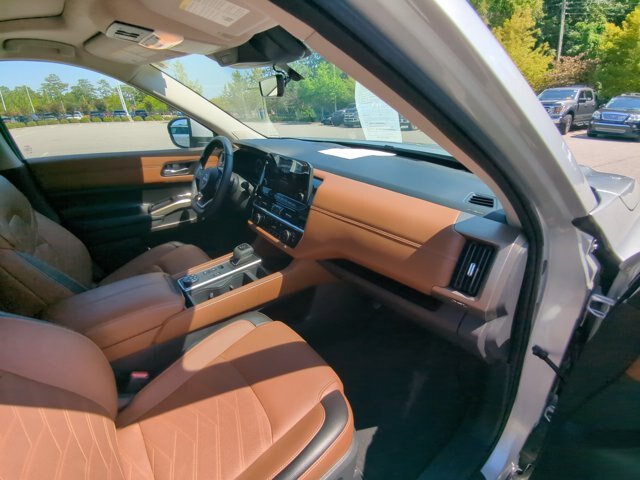 Used 2024 Nissan Pathfinder Platinum AWD/4WD image 29