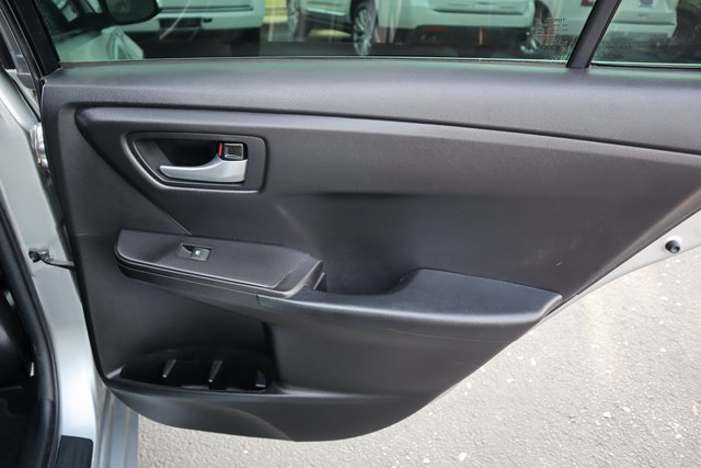 Used 2017 Toyota Camry SE image 18