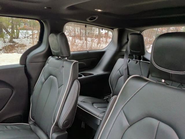 Used 2025 Chrysler Pacifica Limited w/ Uconnect Theater Family Group image 15