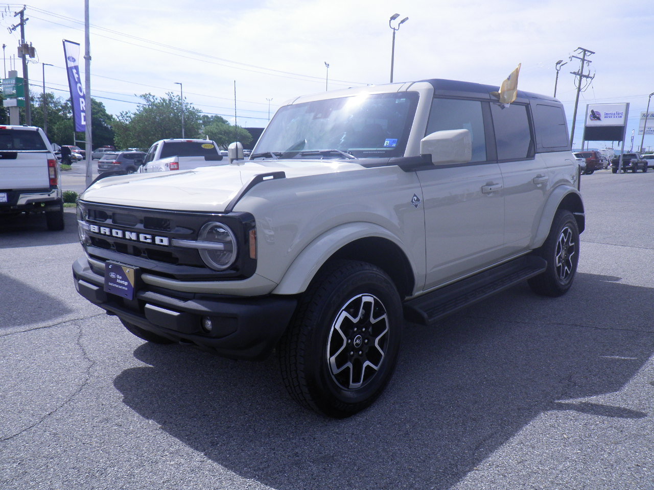 Certified 2025 Ford Bronco Outer Banks AWD/4WD image 3