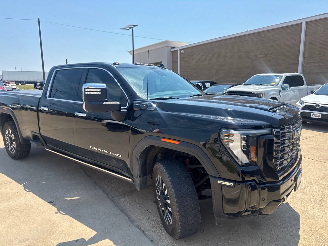Used 2025 GMC Sierra 3500 Denali Ultimate AWD/4WD image 3