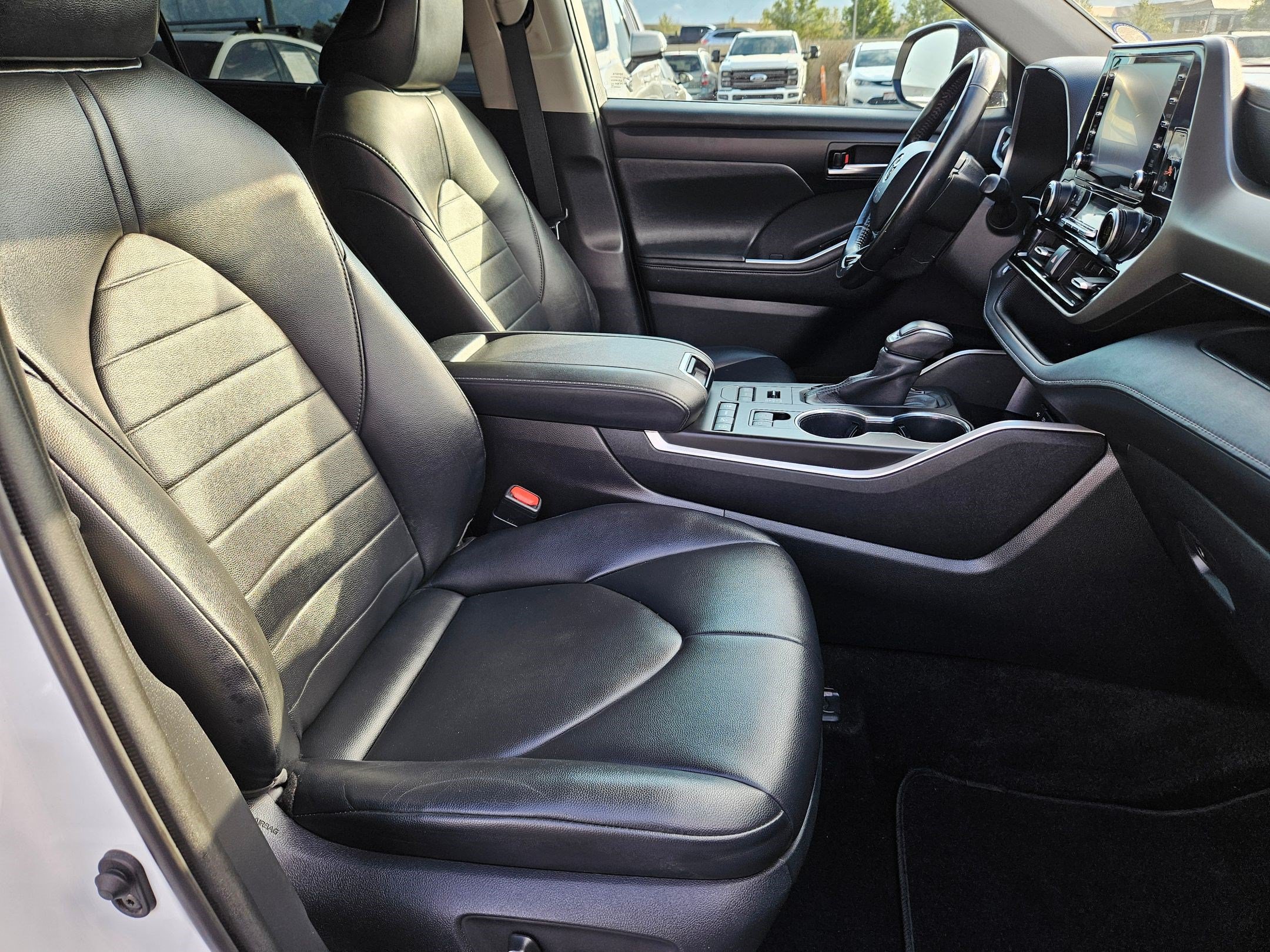 Used 2020 Toyota Highlander XLE AWD/4WD image 43