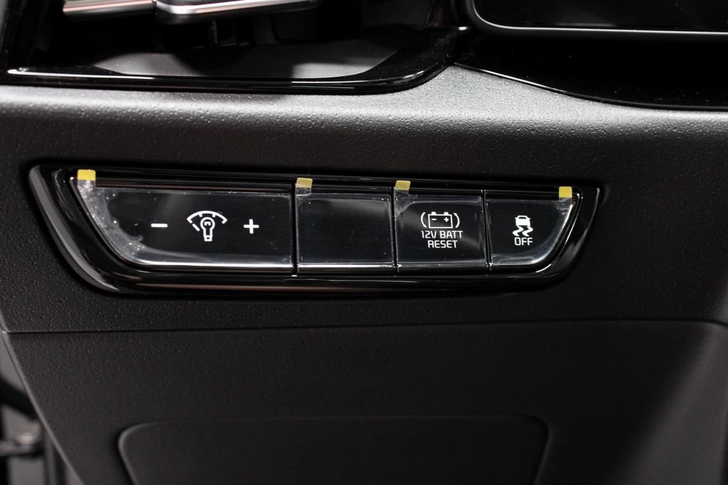 Used 2025 Kia Niro EX Touring FWD image 28