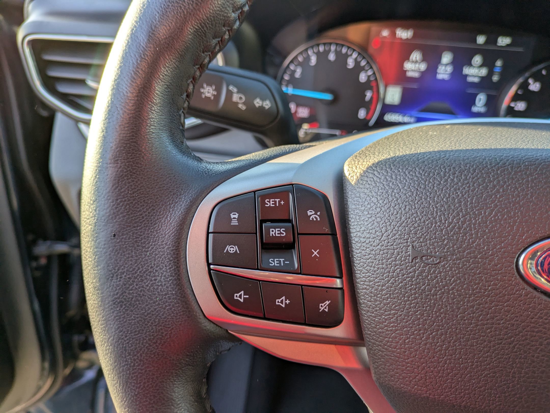 Certified 2022 Ford Explorer XLT w/ Equipment Group 202A image 17