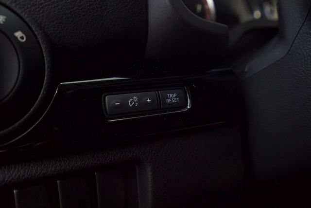 Used 2023 Nissan Titan SV AWD/4WD image 13