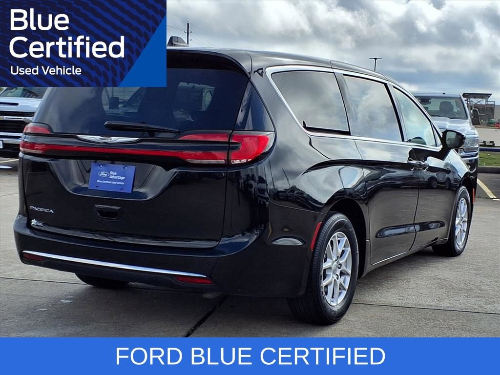 Used 2024 Chrysler Pacifica Touring-L image 2