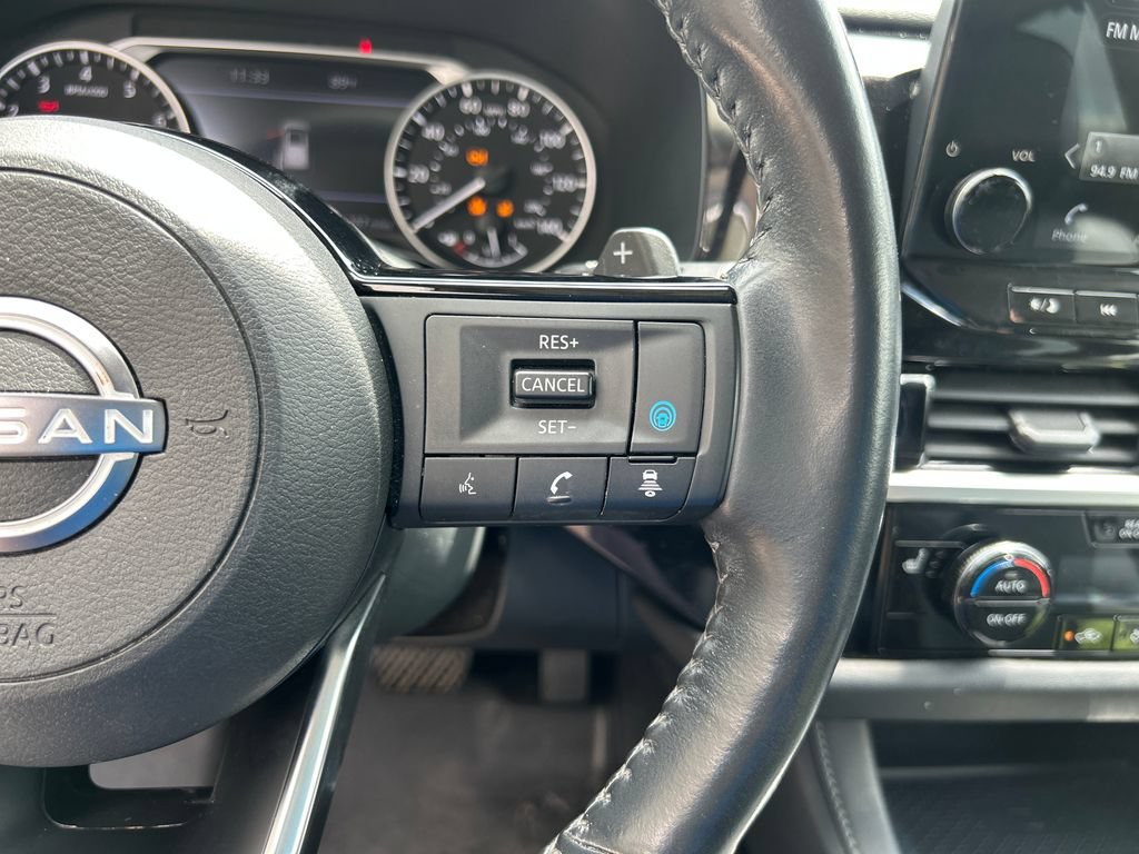 Used 2023 Nissan Pathfinder SL FWD image 23