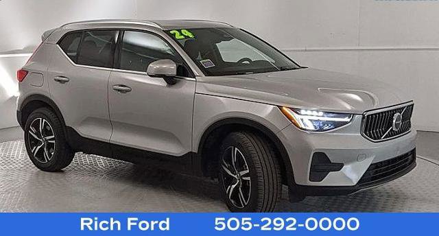 Used 2024 Volvo XC40 B5 Core AWD/4WD image 1