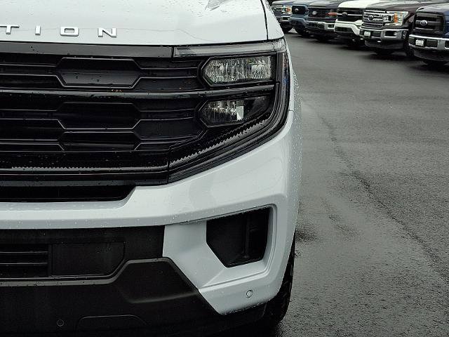 Certified 2025 Ford Expedition Active AWD/4WD image 9