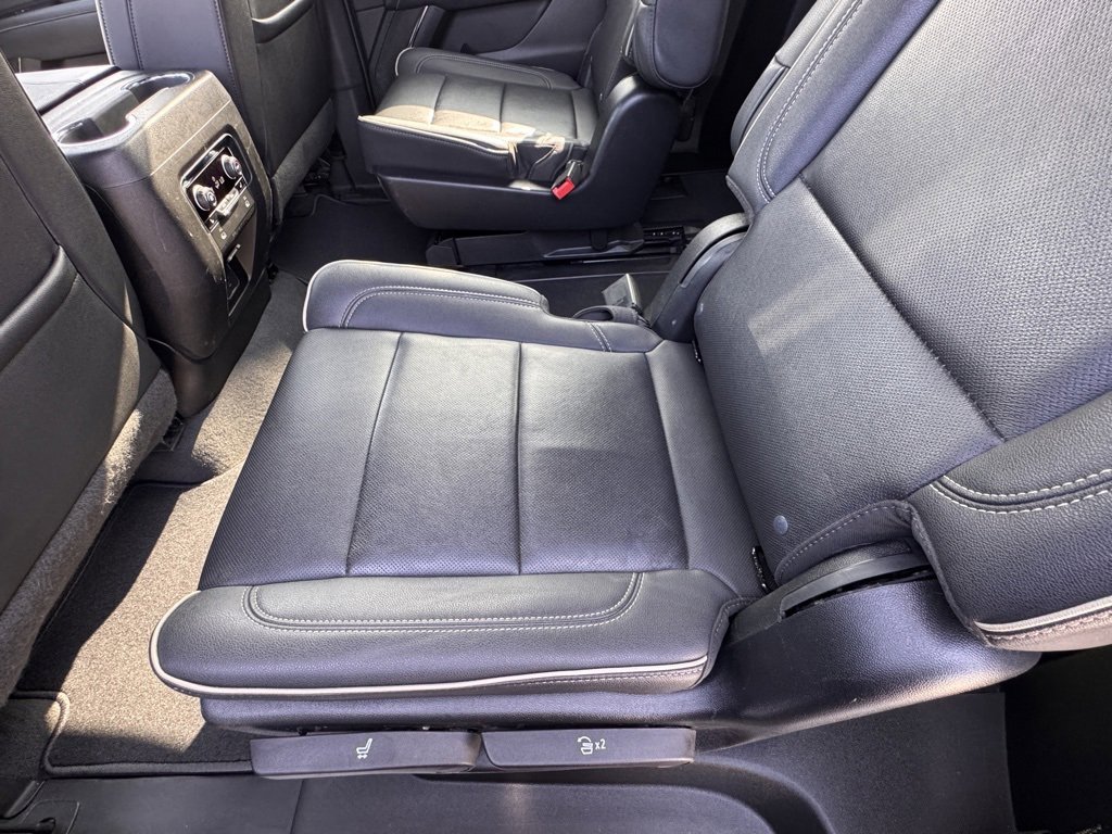 Used 2023 Chevrolet Suburban Premier image 33