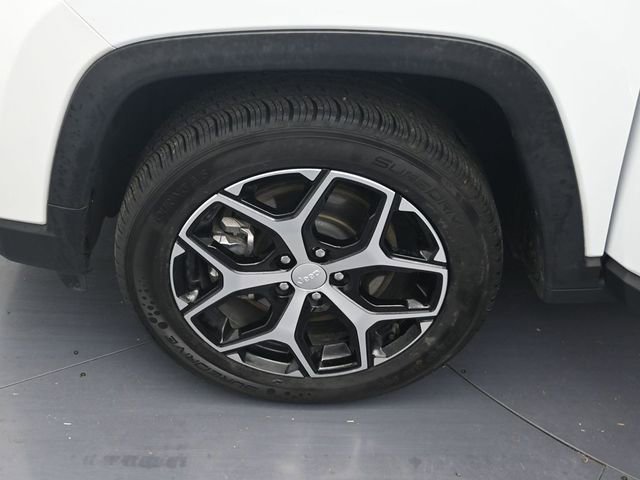 Used 2024 Jeep Compass Latitude image 9