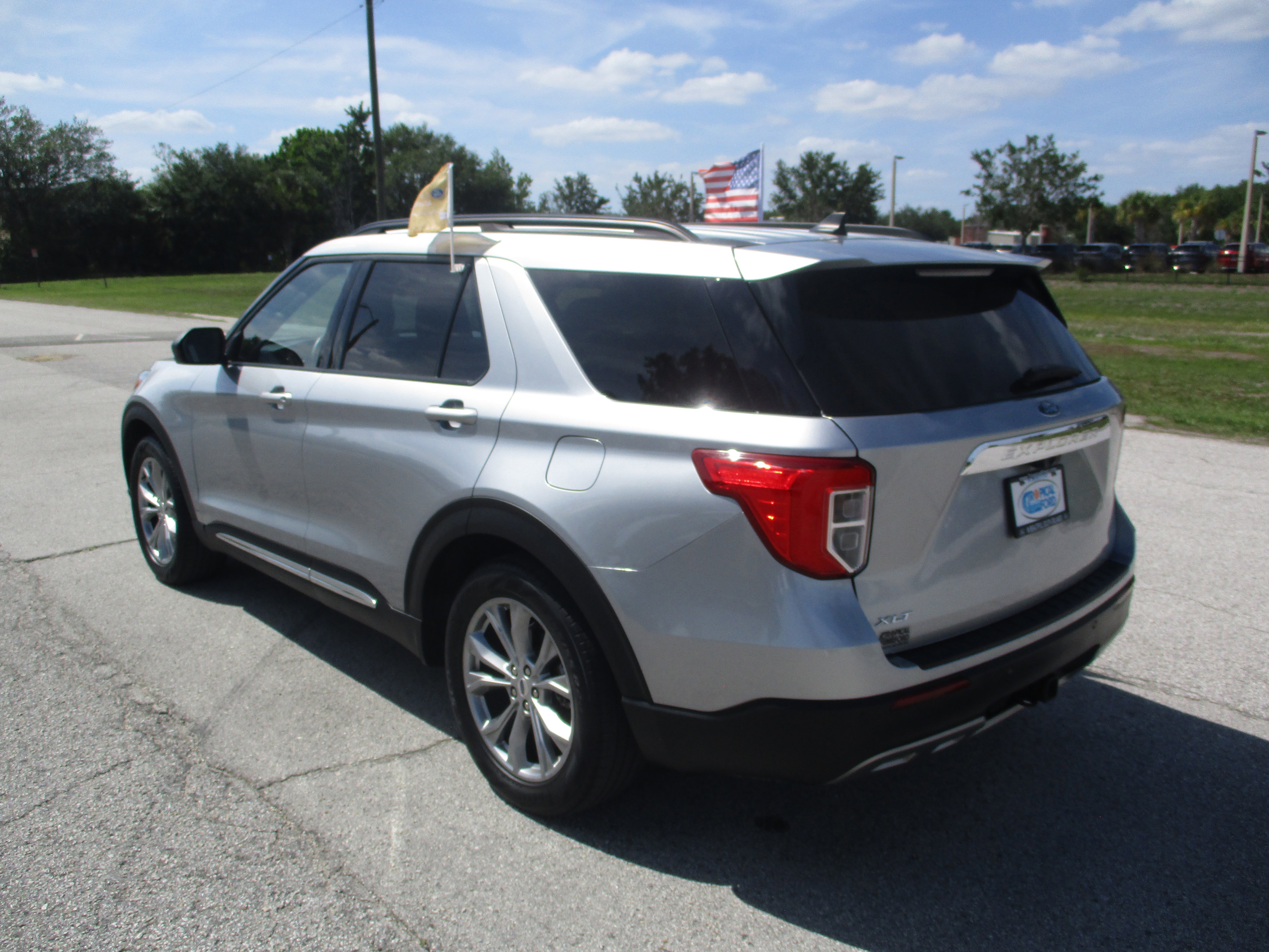 Certified 2022 Ford Explorer XLT w/ Equipment Group 202A image 3