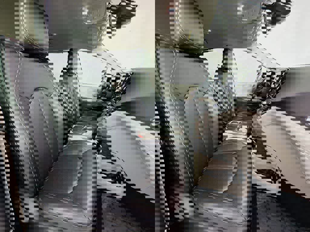 Used 2024 Chrysler Pacifica Touring-L image 18