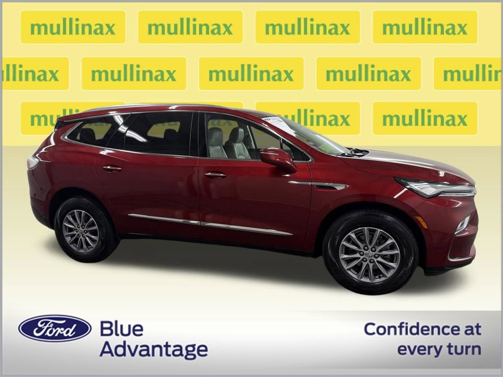 Used 2023 Buick Enclave Essence image 2