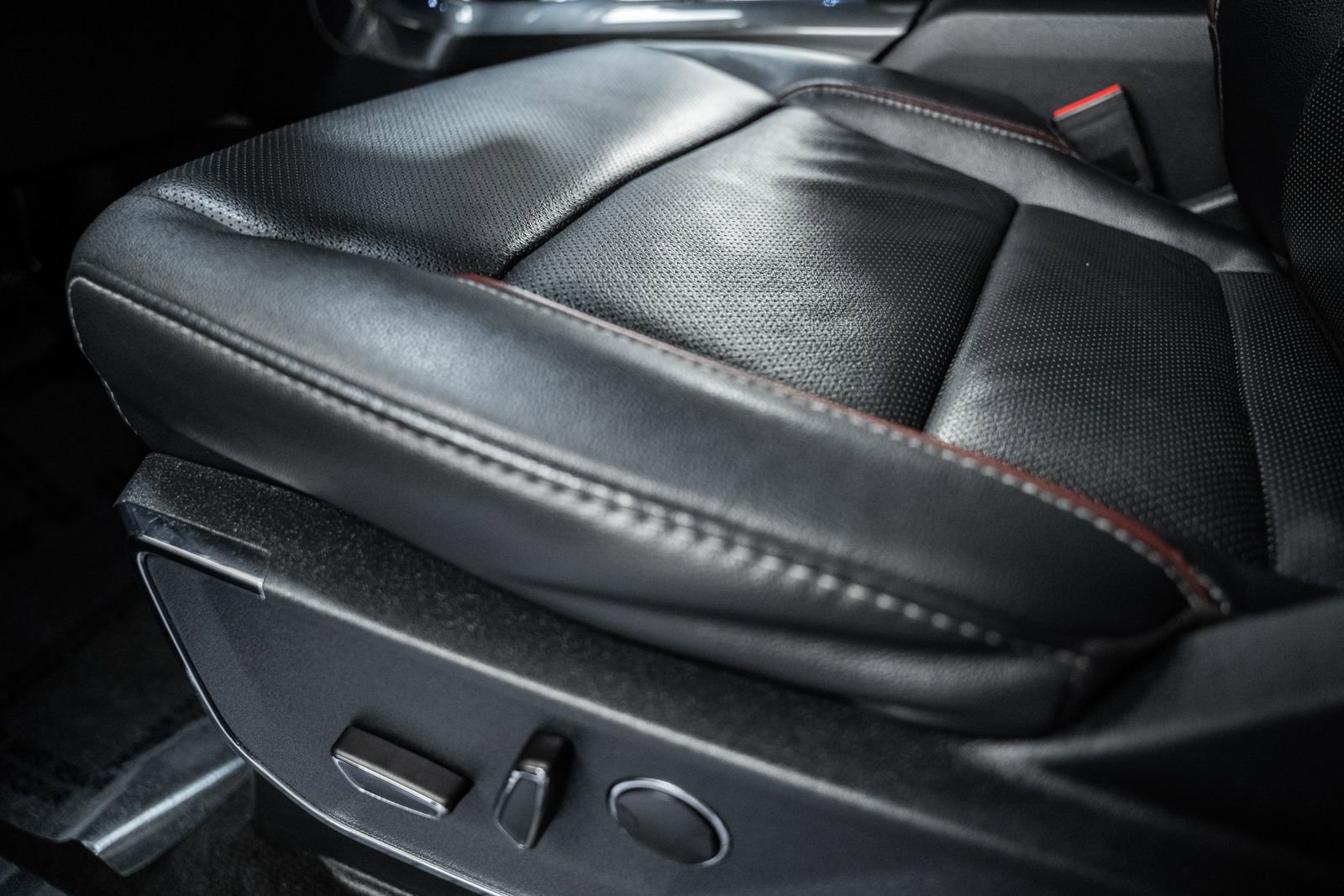 Certified 2022 Ford F150 Lariat w/ Equipment Group 502A High image 44