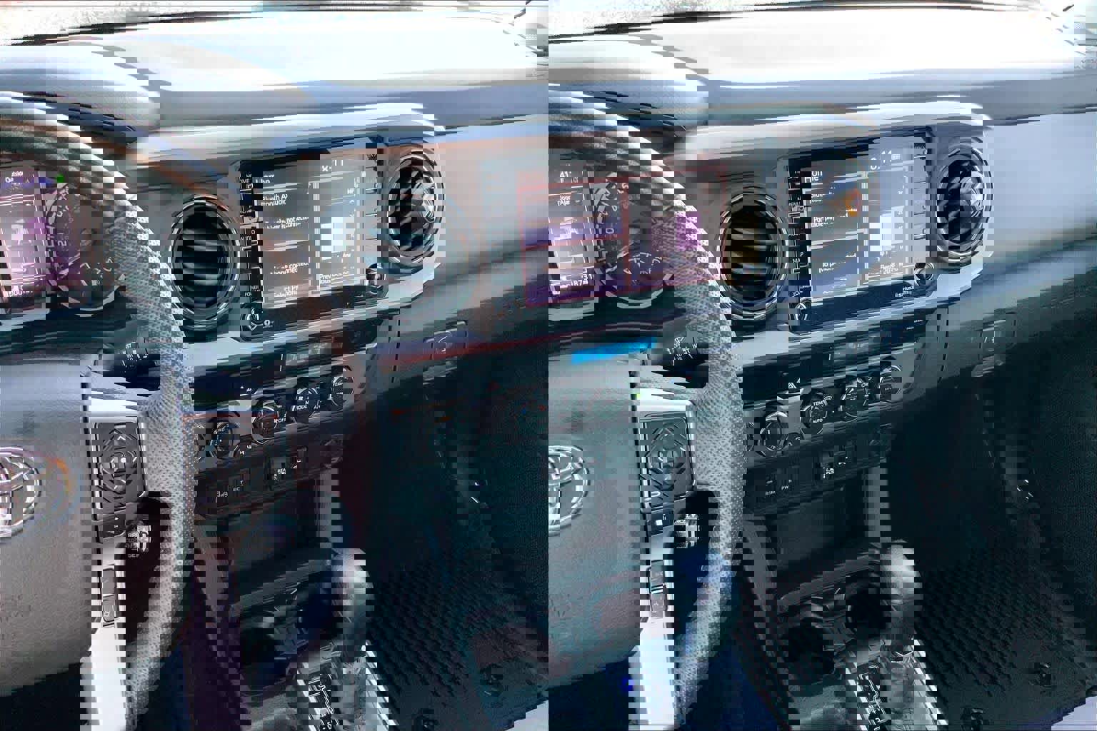 Used 2023 Toyota Tacoma SR5 w/ Technology Package image 9