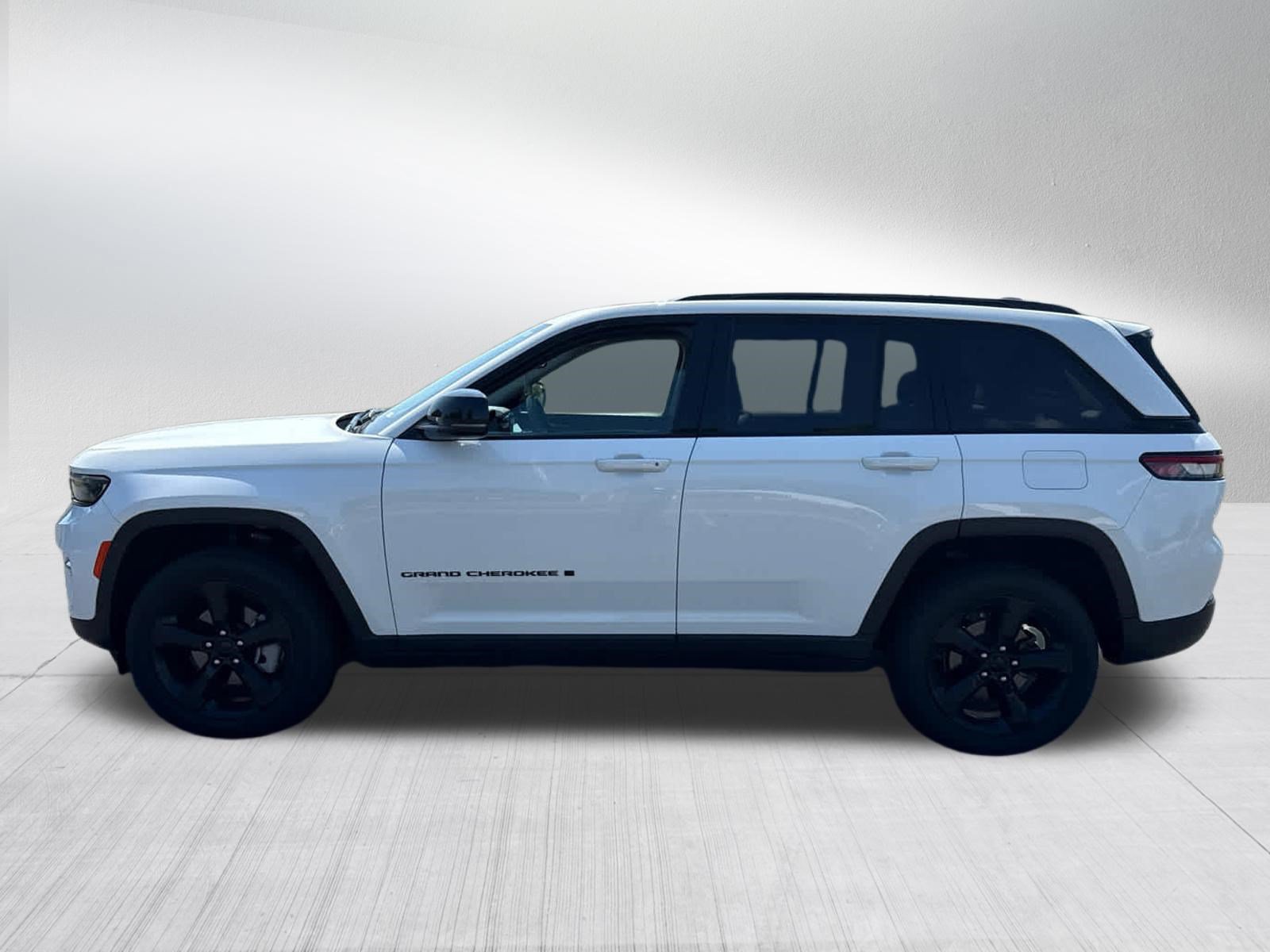 Used 2024 Jeep Grand Cherokee Limited w/ Black Appearance Package AWD/4WD image 6