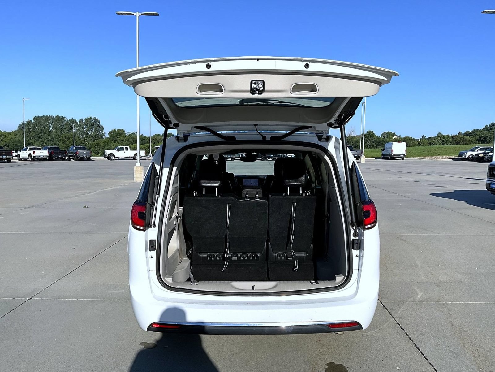Used 2022 Chrysler Pacifica Touring-L FWD image 22