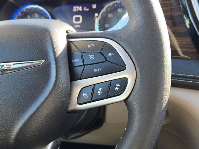 Used 2024 Chrysler Pacifica Limited FWD image 34