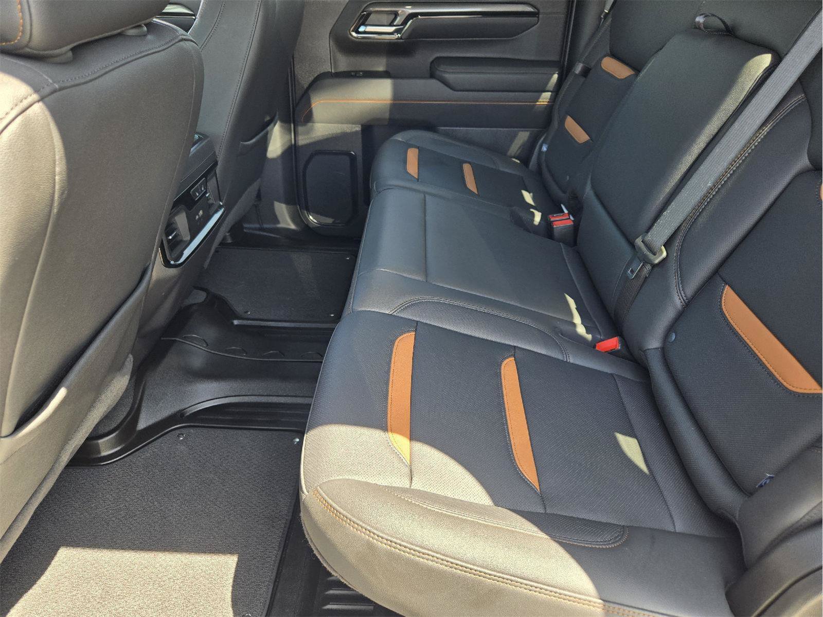 Used 2025 GMC Sierra 1500 AT4 w/ AT4 Premium Package AWD/4WD image 30