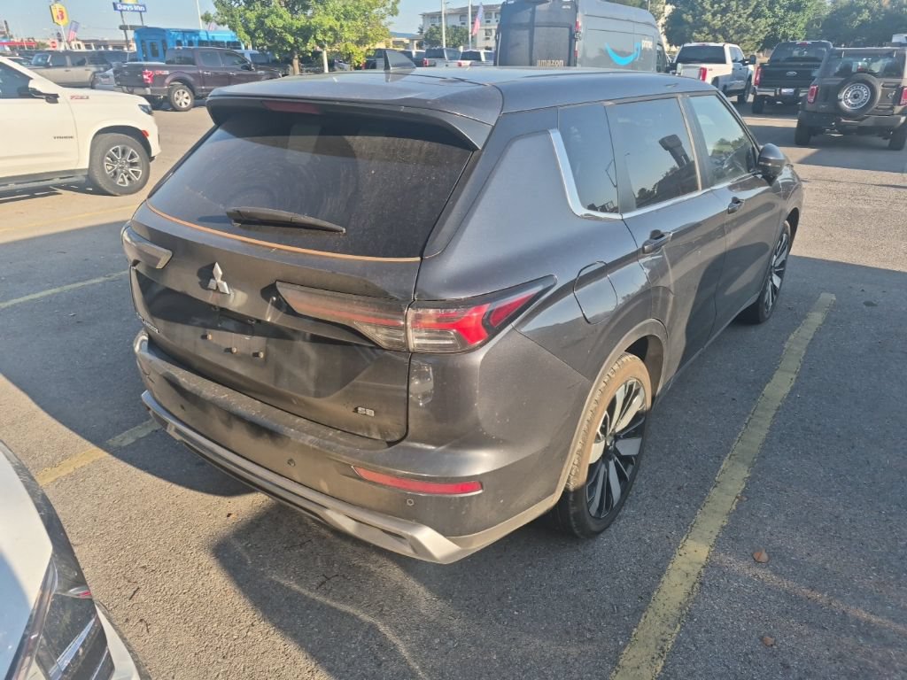 Used 2025 Mitsubishi Outlander SE FWD image 14