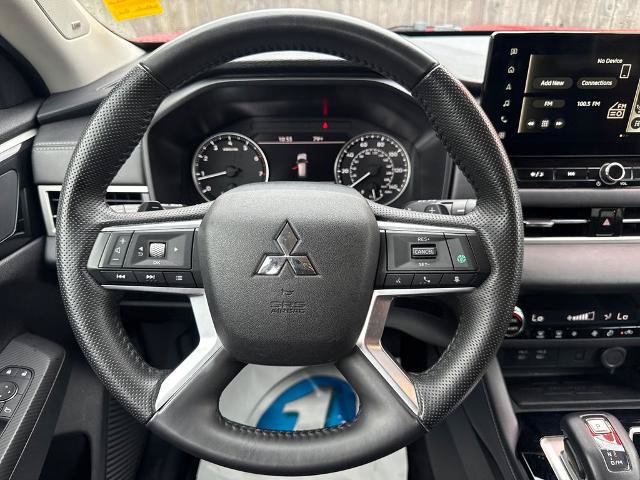 Used 2025 Mitsubishi Outlander SE FWD image 16