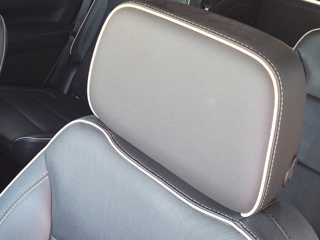 Used 2022 GMC Yukon SLT w/ SLT Premium Package image 14