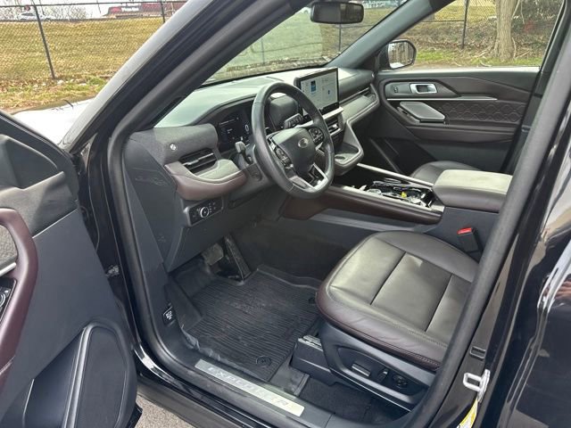 Certified 2025 Ford Explorer Platinum w/ Ultimate Package image 42