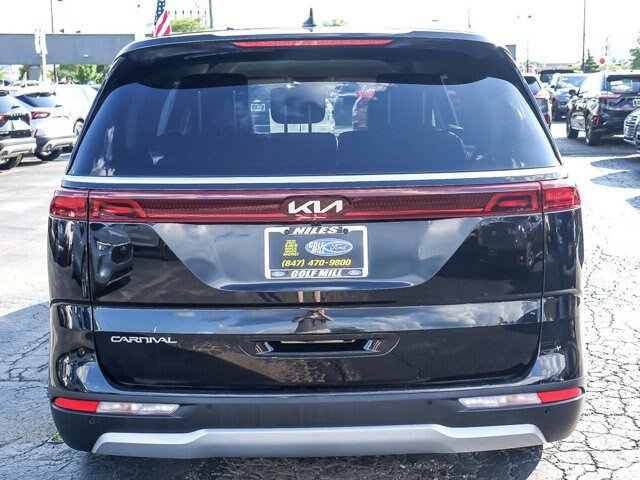 Used 2023 Kia Carnival LX FWD image 8