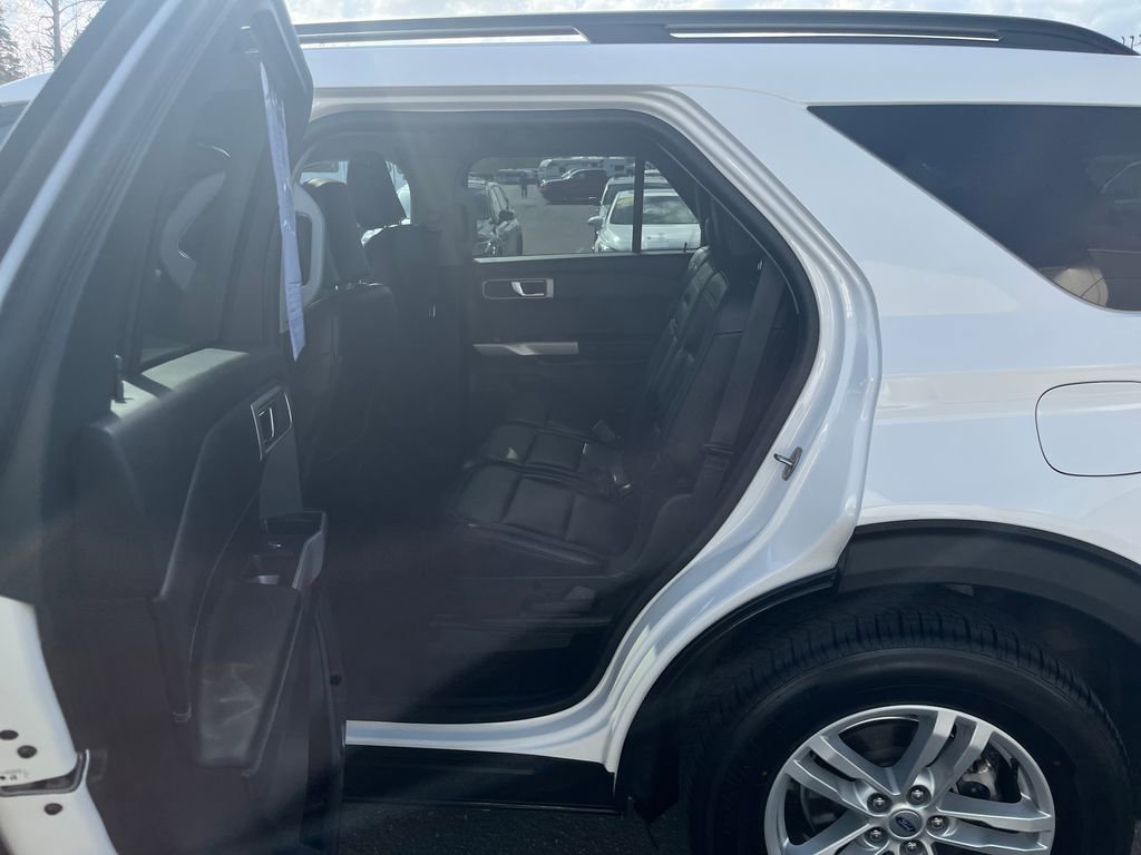 Certified 2024 Ford Explorer XLT w/ Equipment Group 202A AWD/4WD image 30