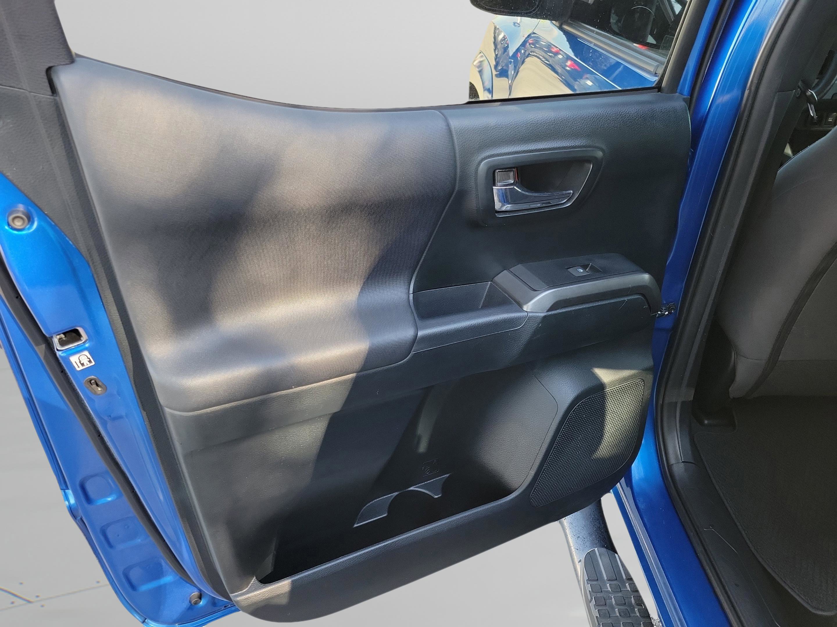 Used 2017 Toyota Tacoma SR5 image 29