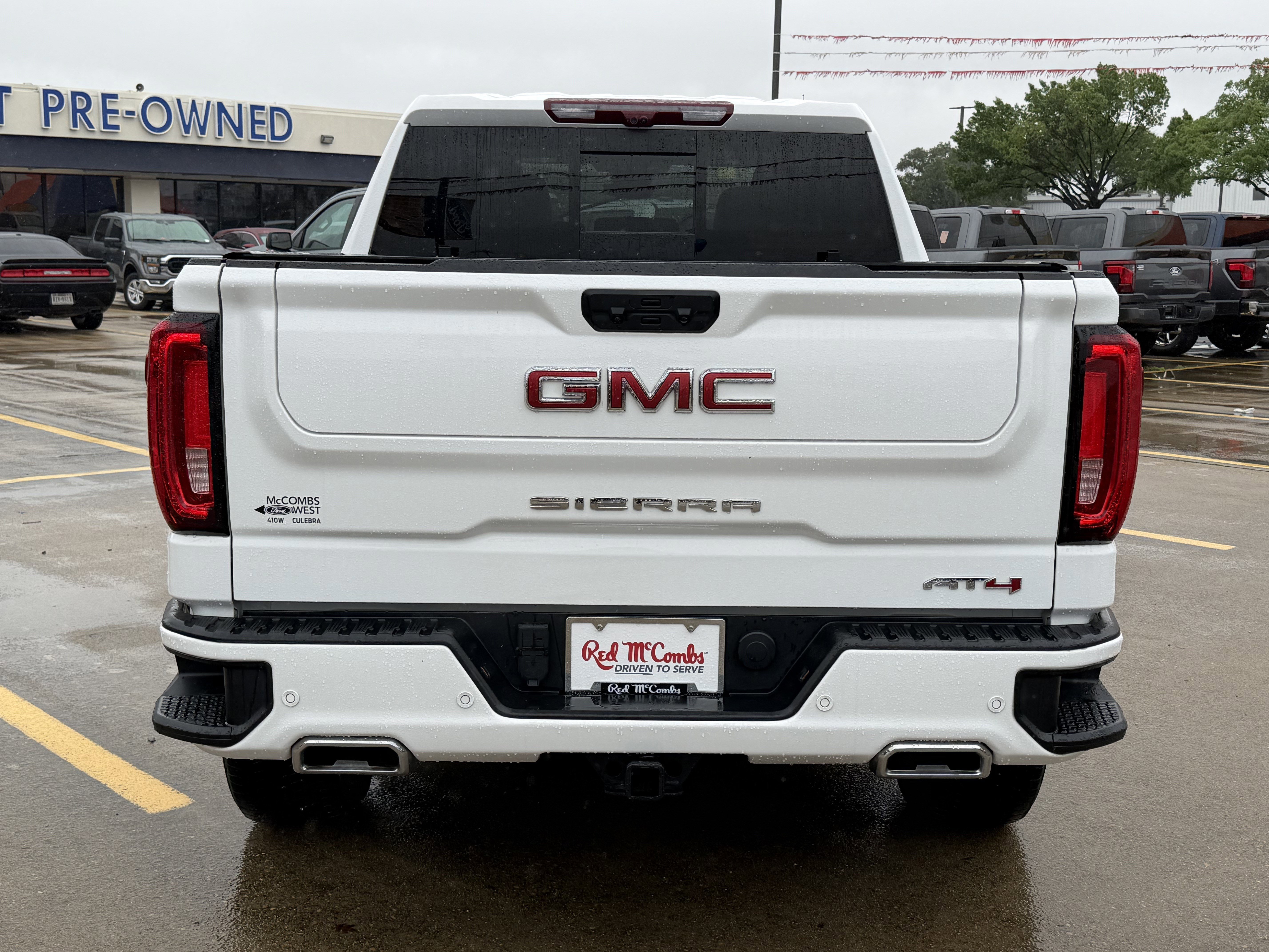 Used 2024 GMC Sierra 1500 AT4 w/ Technology Package image 5