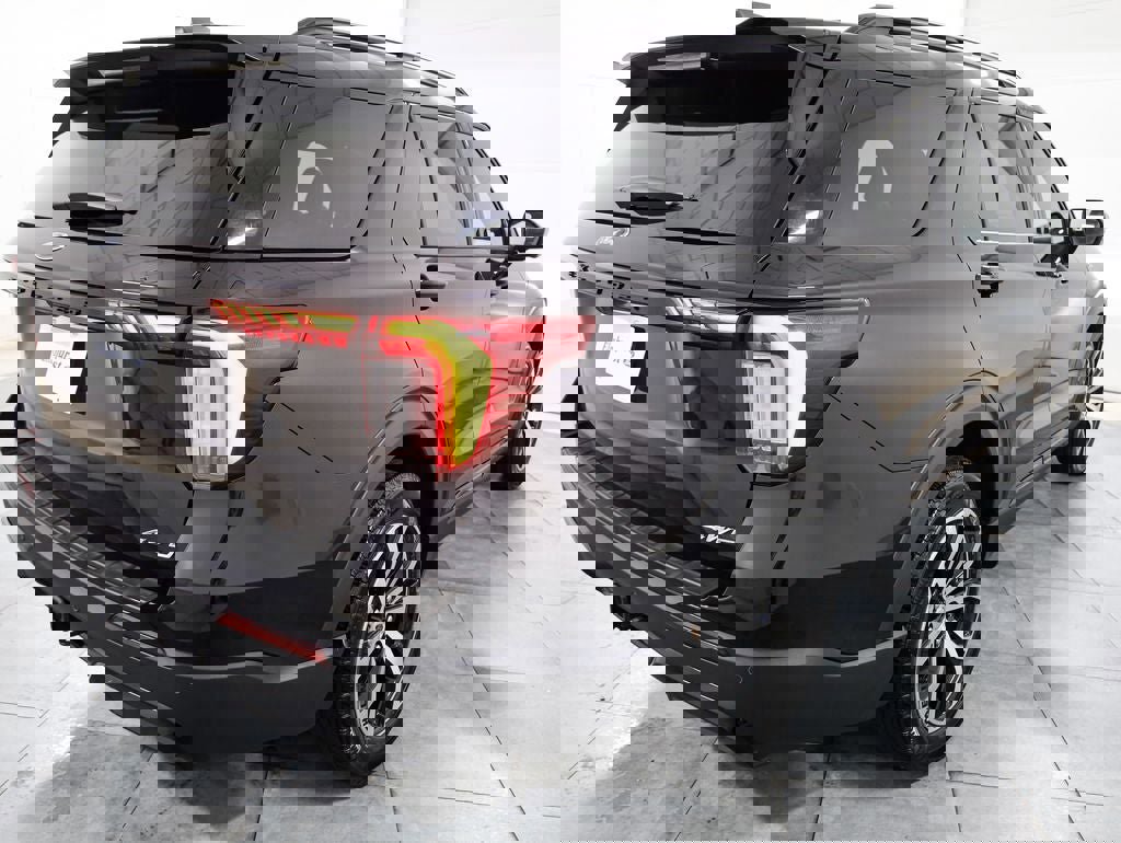 Certified 2025 Ford Explorer ST-Line image 5