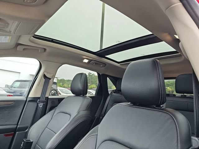Certified 2020 Ford Escape Titanium w/ Titanium Premium Package 2.0 AWD/4WD image 10