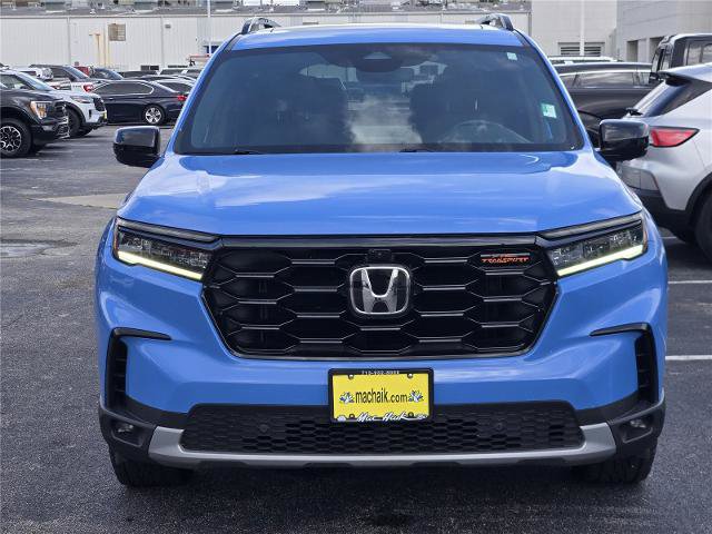 Used 2025 Honda Pilot TrailSport image 2