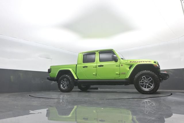 Used 2025 Jeep Gladiator Mojave w/ Convenience Group AWD/4WD image 26