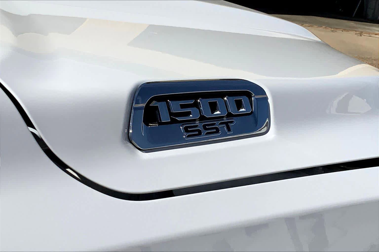 Used 2025 RAM 1500 Laramie w/ Laramie Southwest Edition AWD/4WD image 9