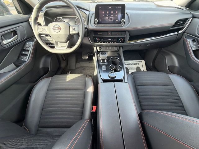 Used 2025 Nissan Rogue SV AWD/4WD image 23