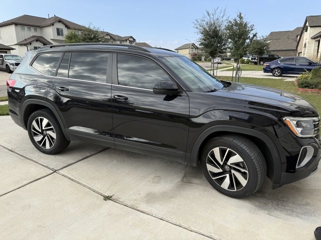 Used 2024 Volkswagen Atlas SE image 2