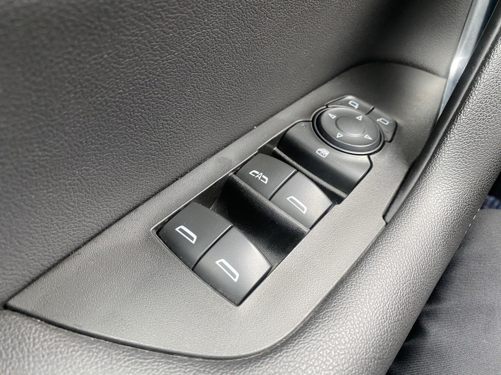 Used 2020 Chevrolet Blazer LT AWD/4WD image 38