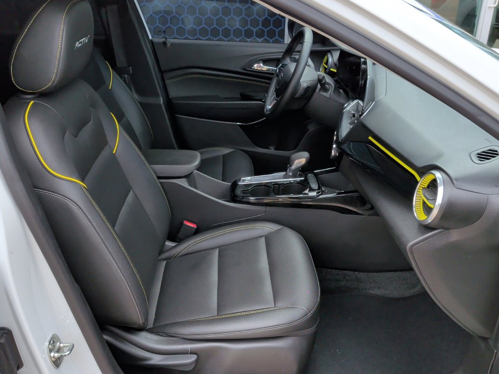 Used 2025 Chevrolet Trax ACTIV w/ Driver Confidence Package FWD image 16