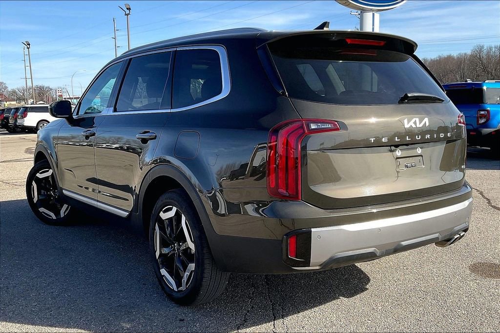 Used 2025 Kia Telluride S image 2