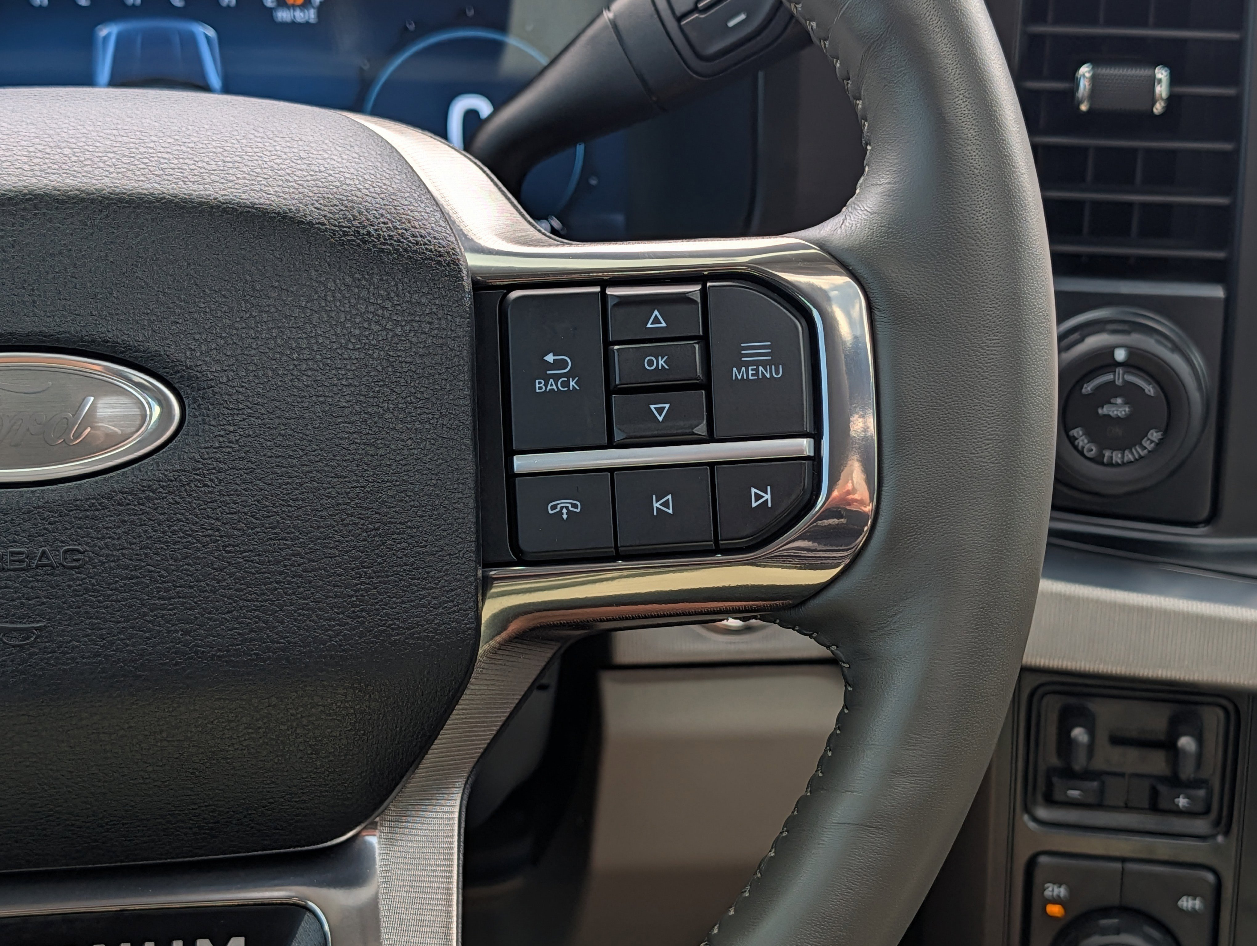 Certified 2025 Ford F250 Platinum w/ Platinum Plus Package AWD/4WD image 30