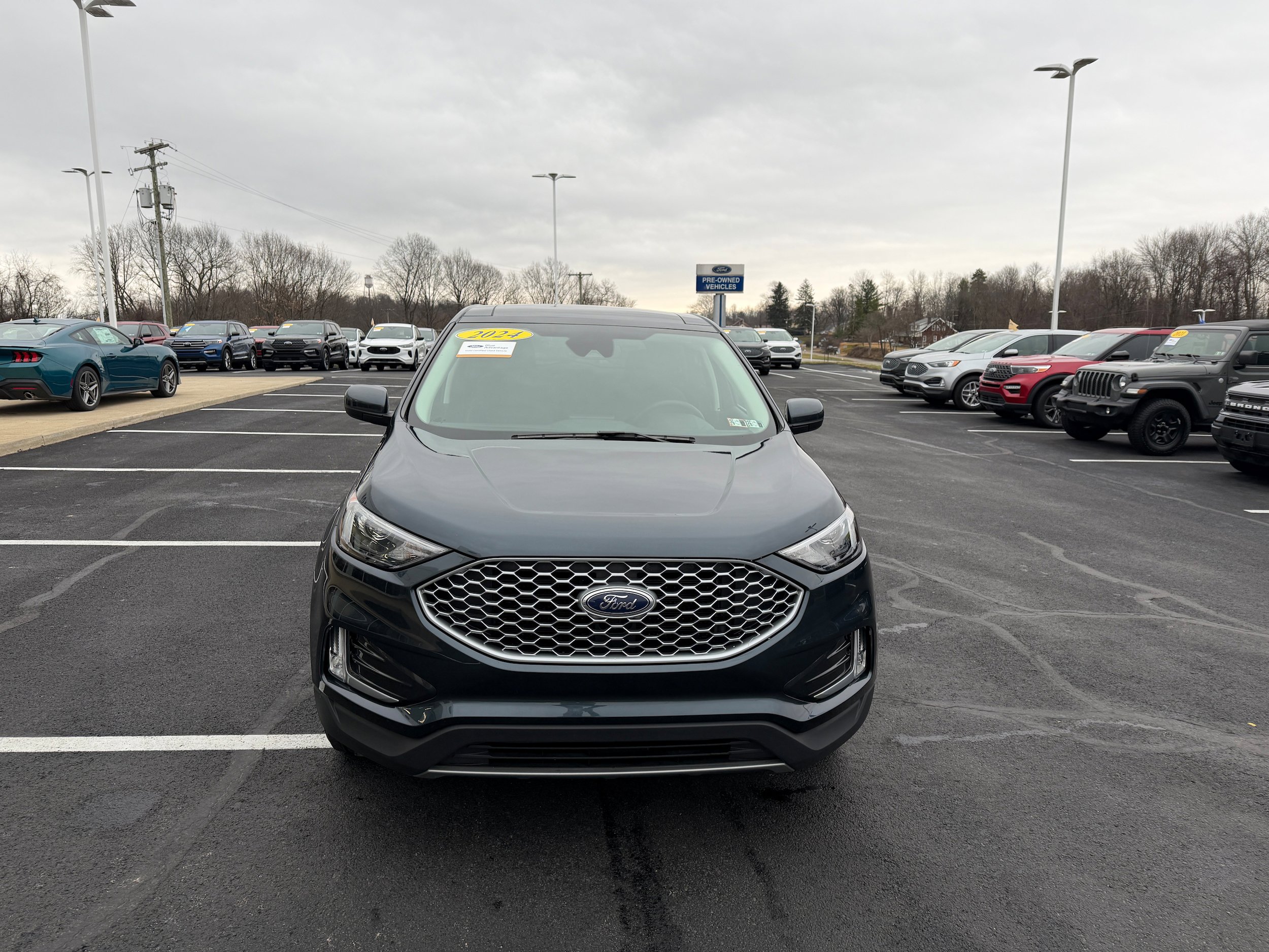 Certified 2024 Ford Edge SEL w/ Convenience Package AWD/4WD image 2