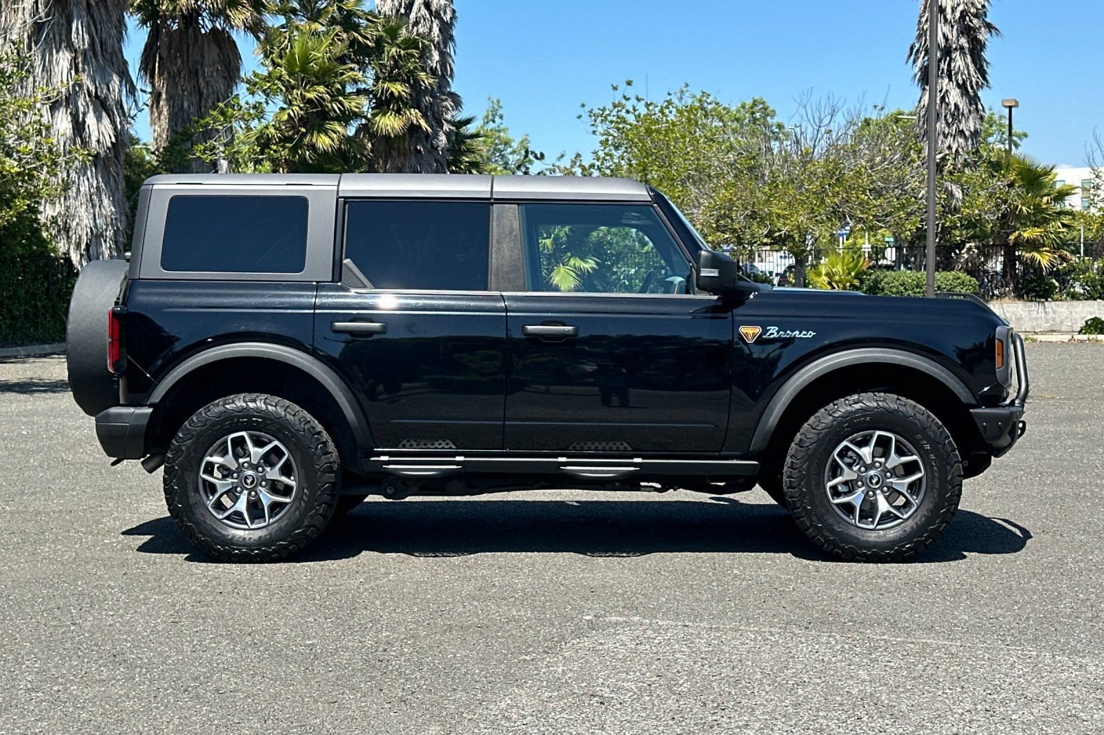 Certified 2023 Ford Bronco Badlands AWD/4WD image 2