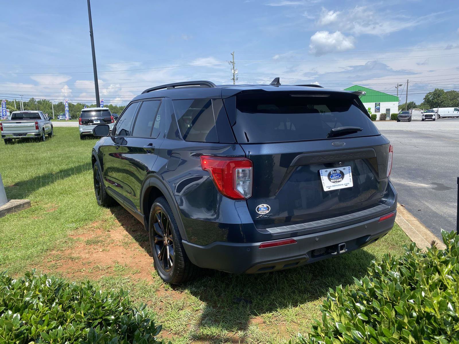 Certified 2023 Ford Explorer XLT w/ Equipment Group 202A AWD/4WD image 5