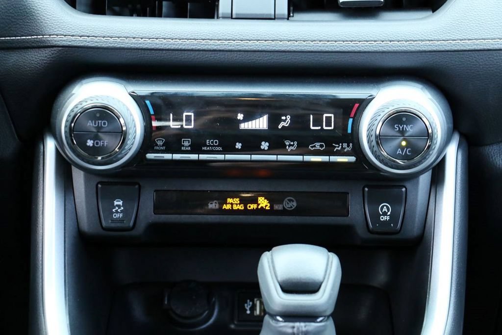 Used 2025 Toyota RAV4 XLE AWD/4WD image 27