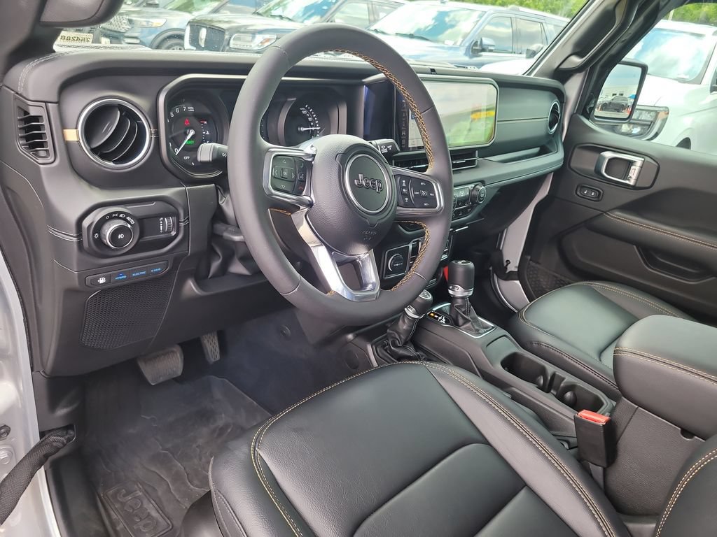 Used 2024 Jeep Wrangler Unlimited Sahara w/ Technology Group AWD/4WD image 16
